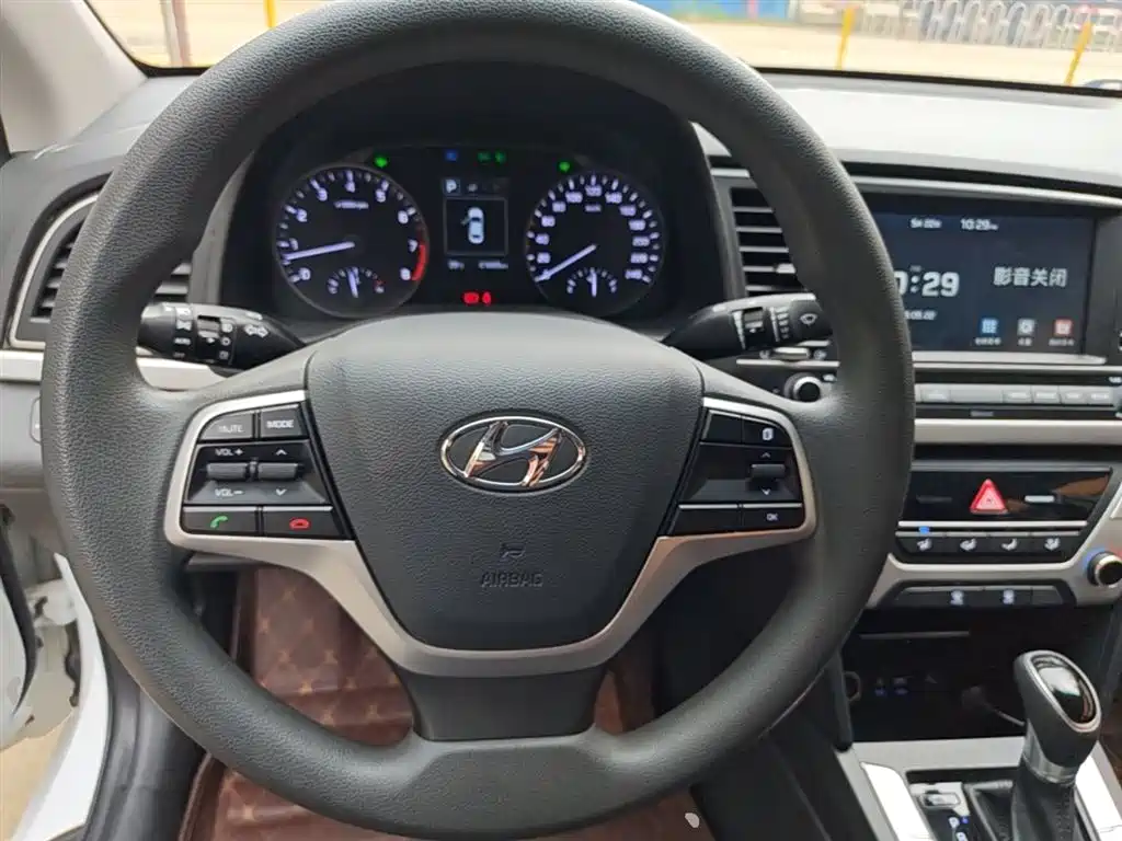 Hyundai Elantra 2019 — фото 11