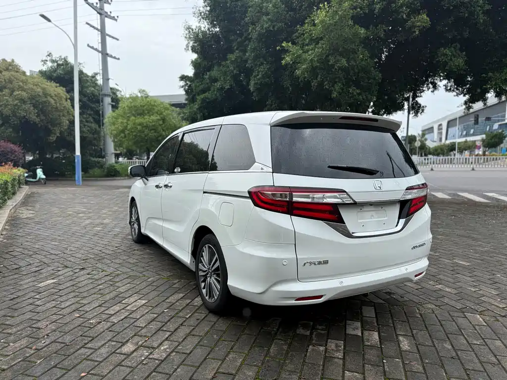 Honda Odyssey 2018 — фото 8