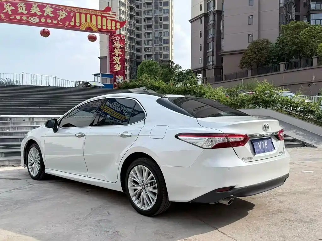 Toyota Camry 2021 — фото 9