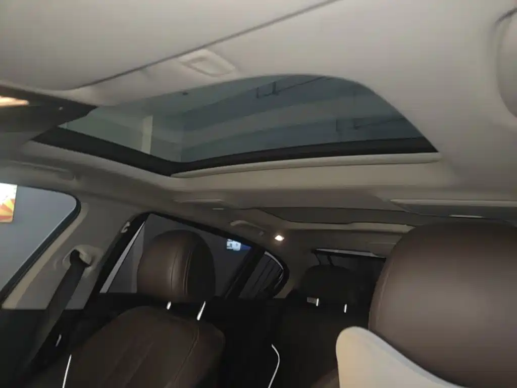 BMW 5 Series 2019 — фото 18