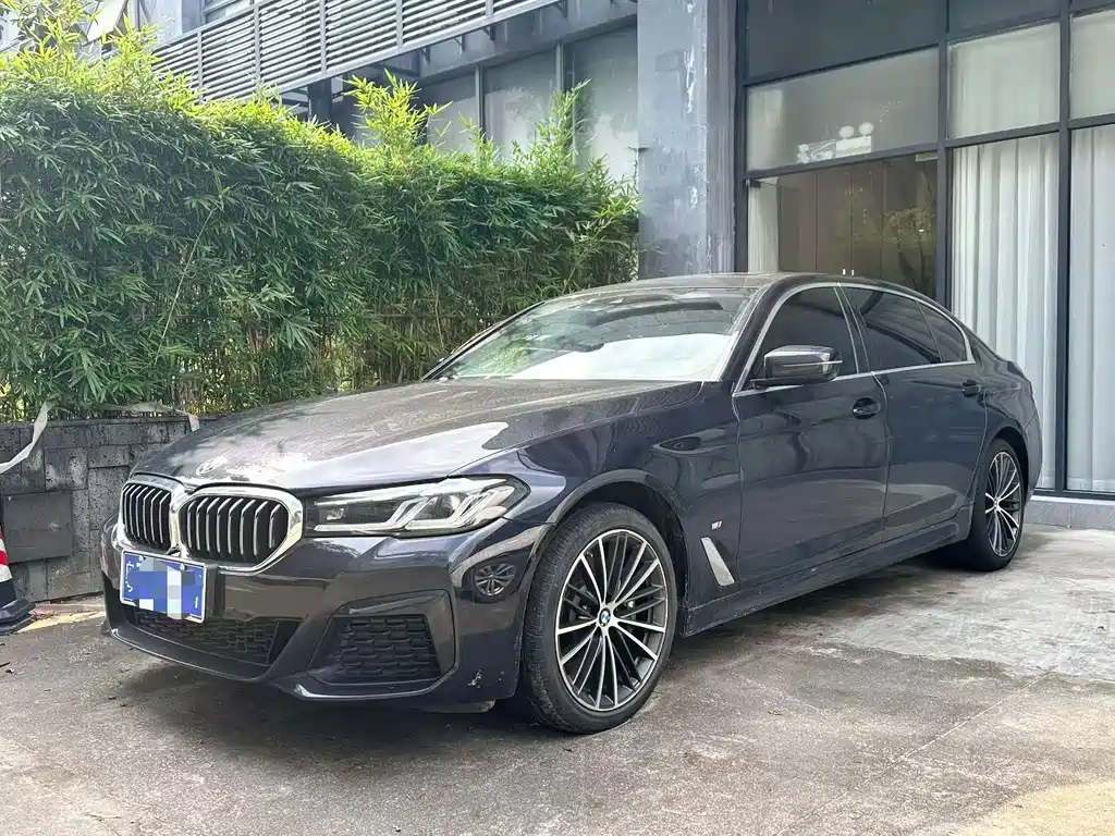 BMW 5 Series 2021 — фото 1
