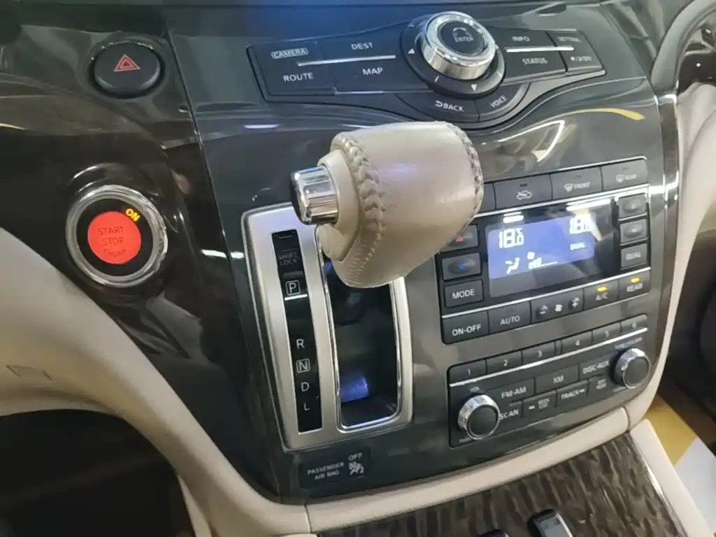 Nissan Quest 2016 — фото 14