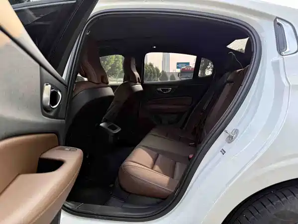 Volvo S60 2025