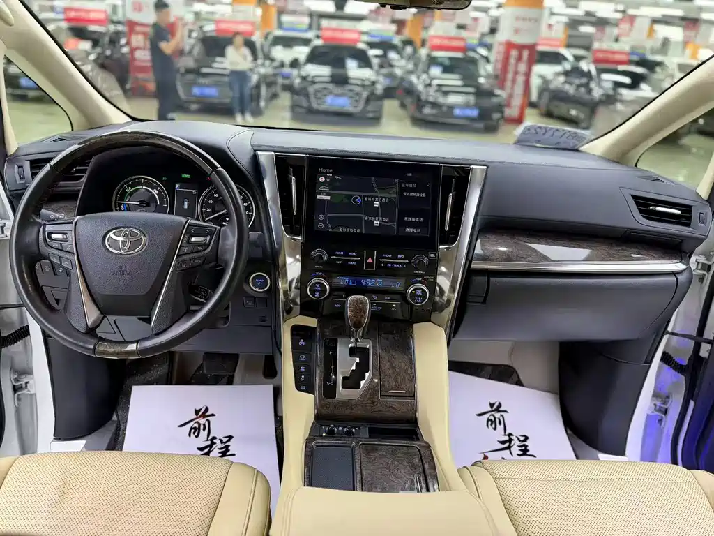 Toyota Alphard 2023 — фото 9
