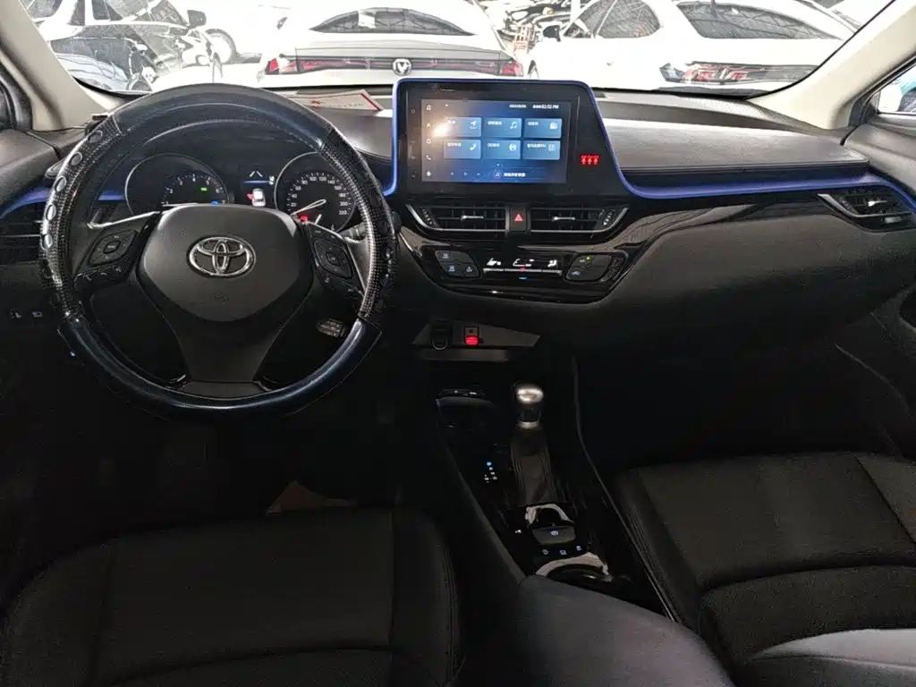 Toyota C-HR 2023 — фото 10