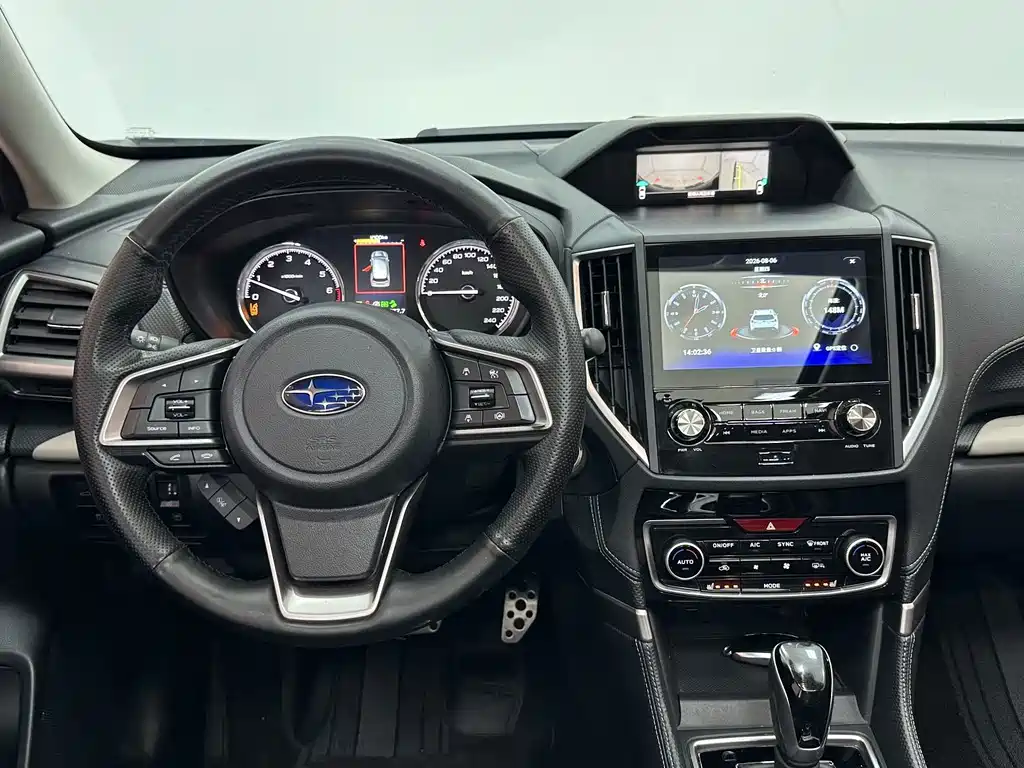 Subaru Forester 2023 — фото 10