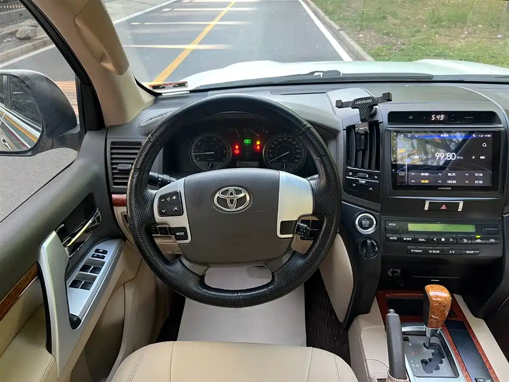 Toyota Land Cruiser 2015 — фото 10
