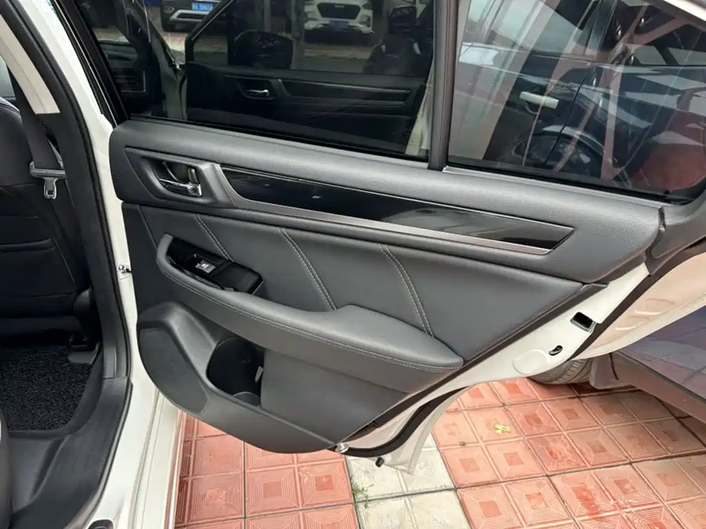 Subaru Legacy 2017 — фото 13