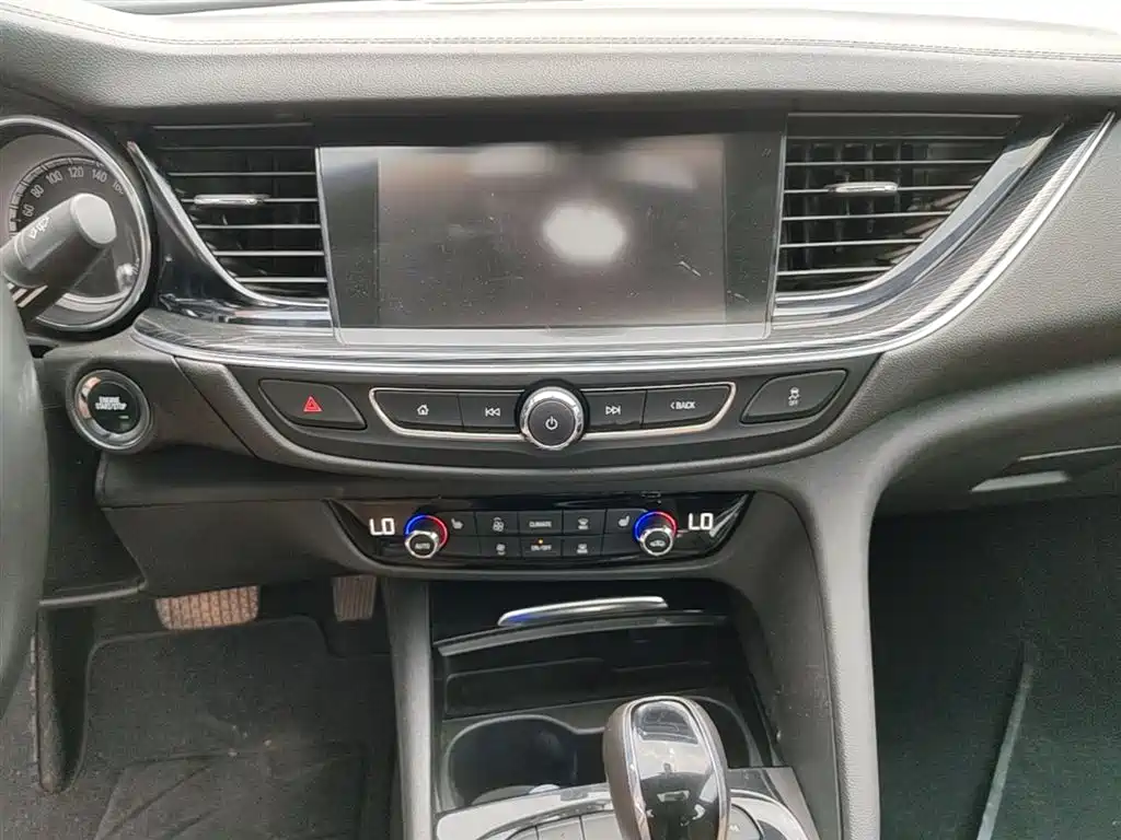 Buick Regal 2018 — фото 13