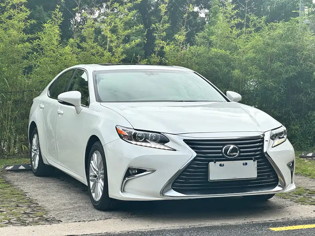 Lexus ES 2017