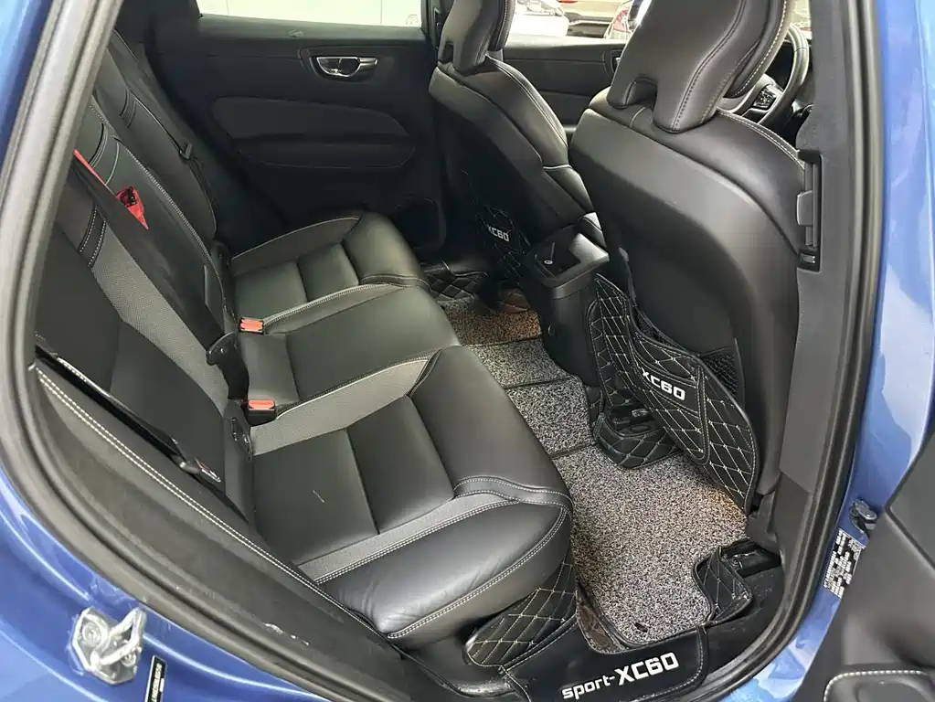 Volvo XC60 2020 — фото 10
