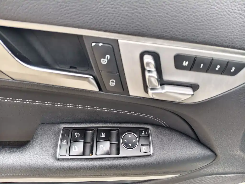 Mercedes-Benz E-Class 2017 — фото 16