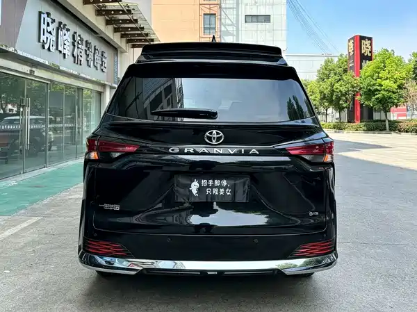 Toyota Granvia 2025