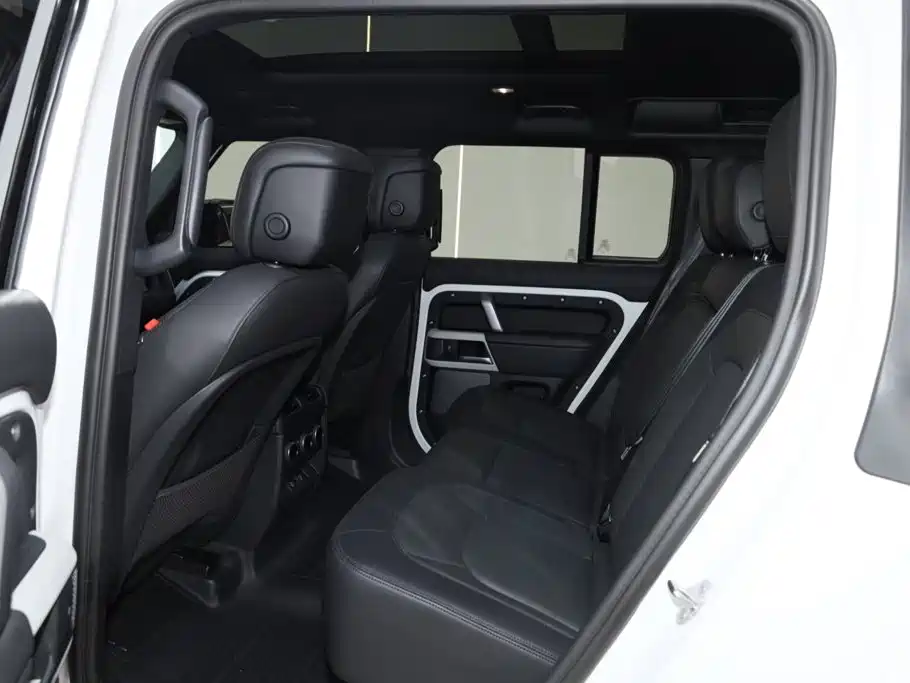 Land Rover Defender 2024 — фото 24
