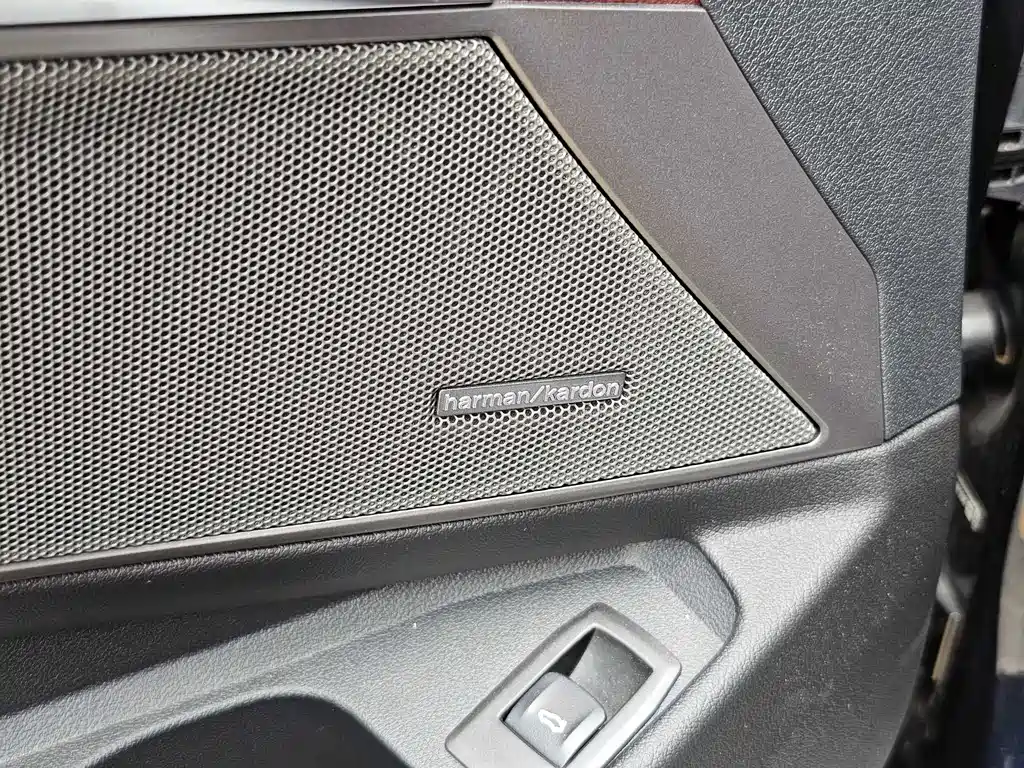 BMW 3 Series 2025 — фото 15