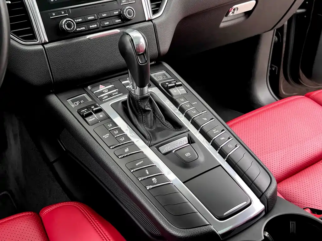 Porsche Macan 2018 — фото 20