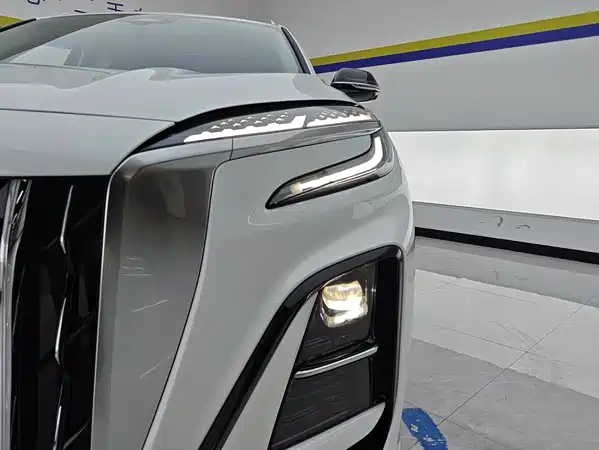 Hongqi HS3 2024