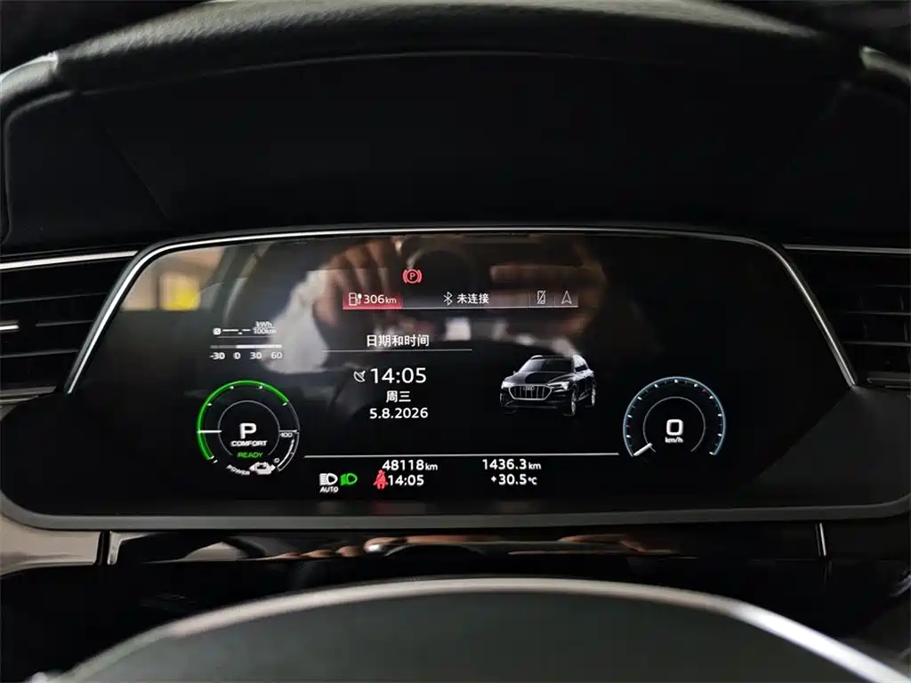 Audi e-tron 2023 — фото 10