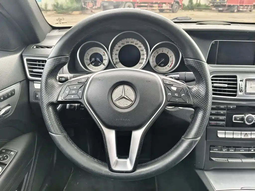Mercedes-Benz E-Class 2017 — фото 15