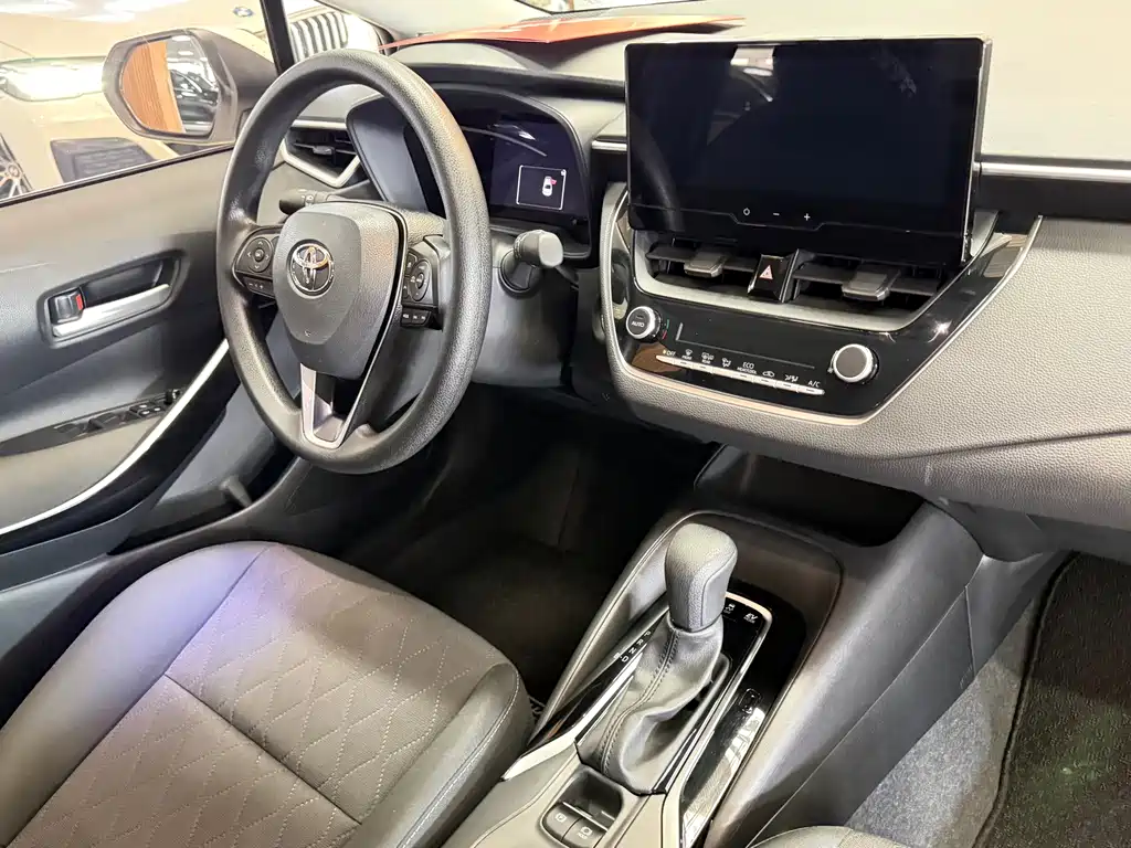 Toyota Corolla 2023 — фото 13
