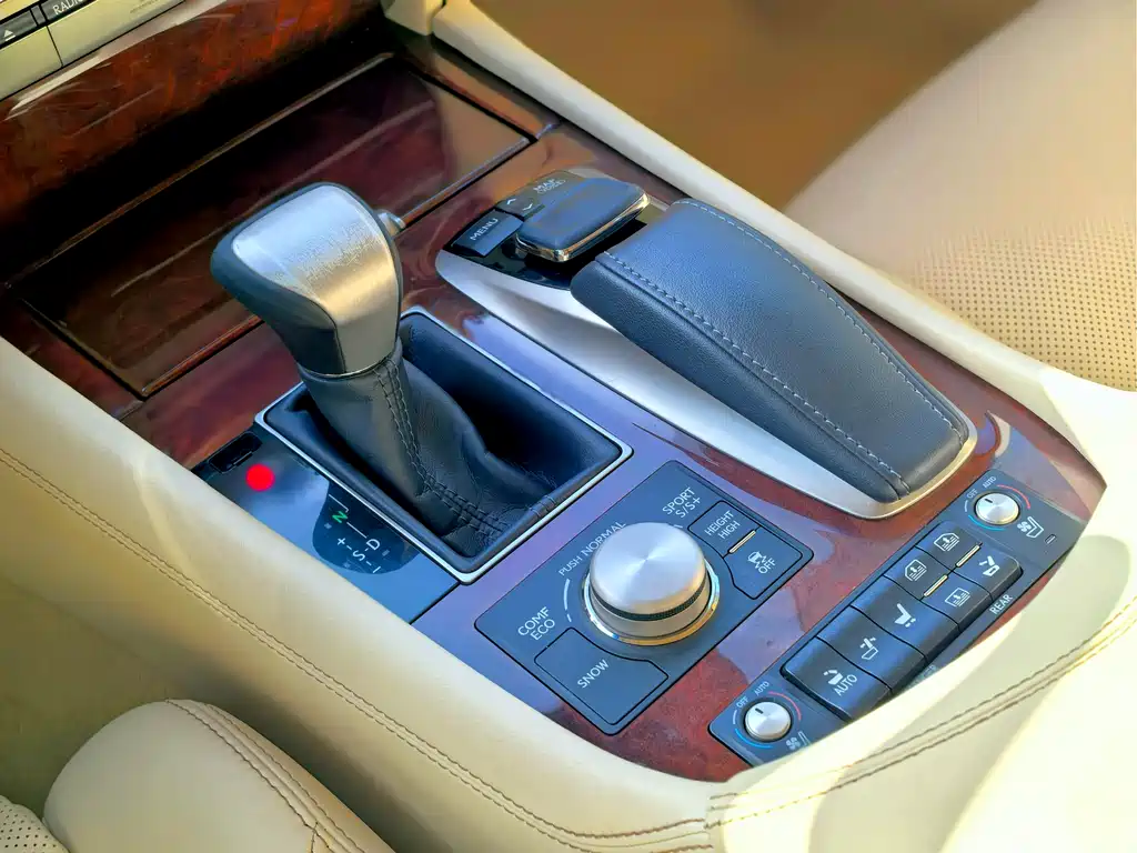 Lexus LS 2015 — фото 11