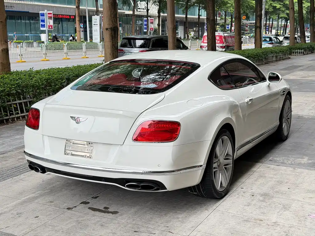 Bentley Continental 2017 — фото 9