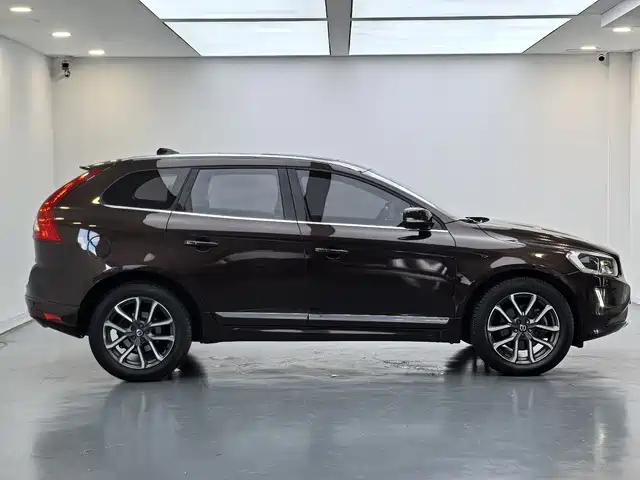 Volvo XC60 2017 — фото 8