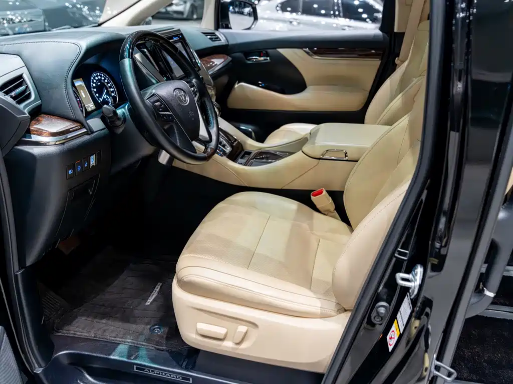 Toyota Alphard 2019 — фото 8