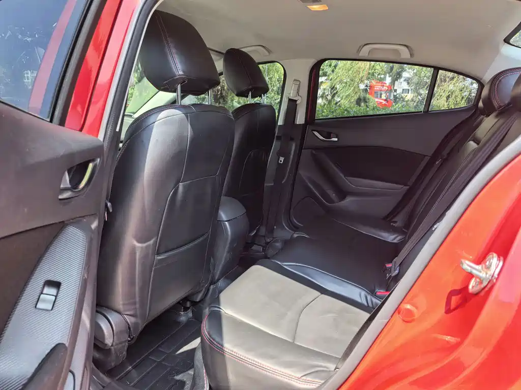Mazda 3 Axela 2016