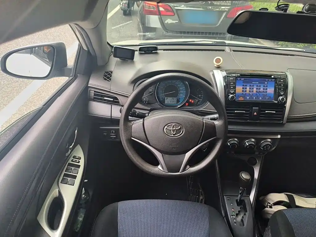 Toyota Yaris L 2015