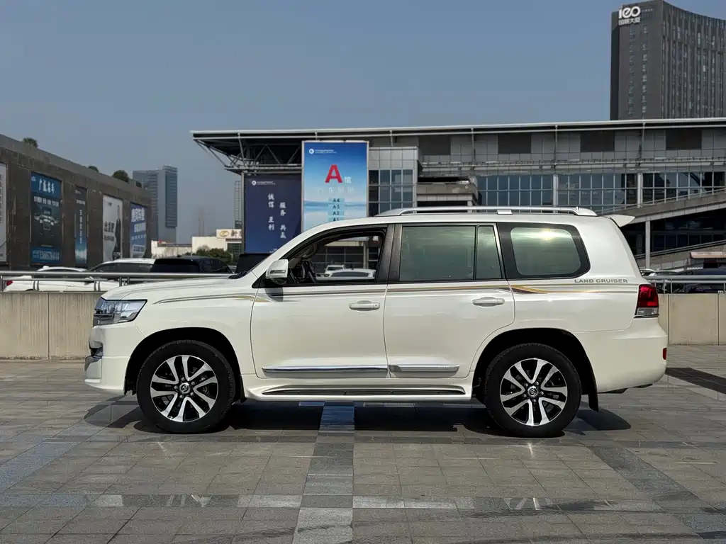Toyota Land Cruiser 2019 — фото 14