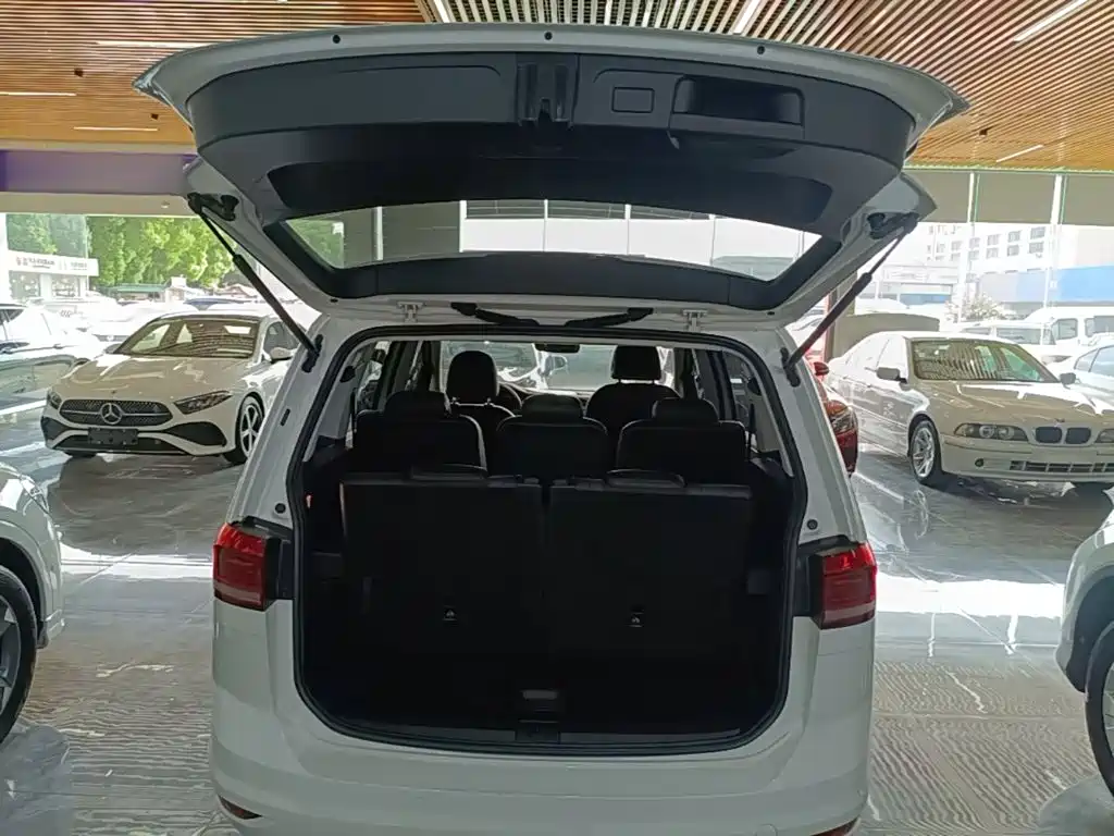 Volkswagen Touran 2019 — фото 19