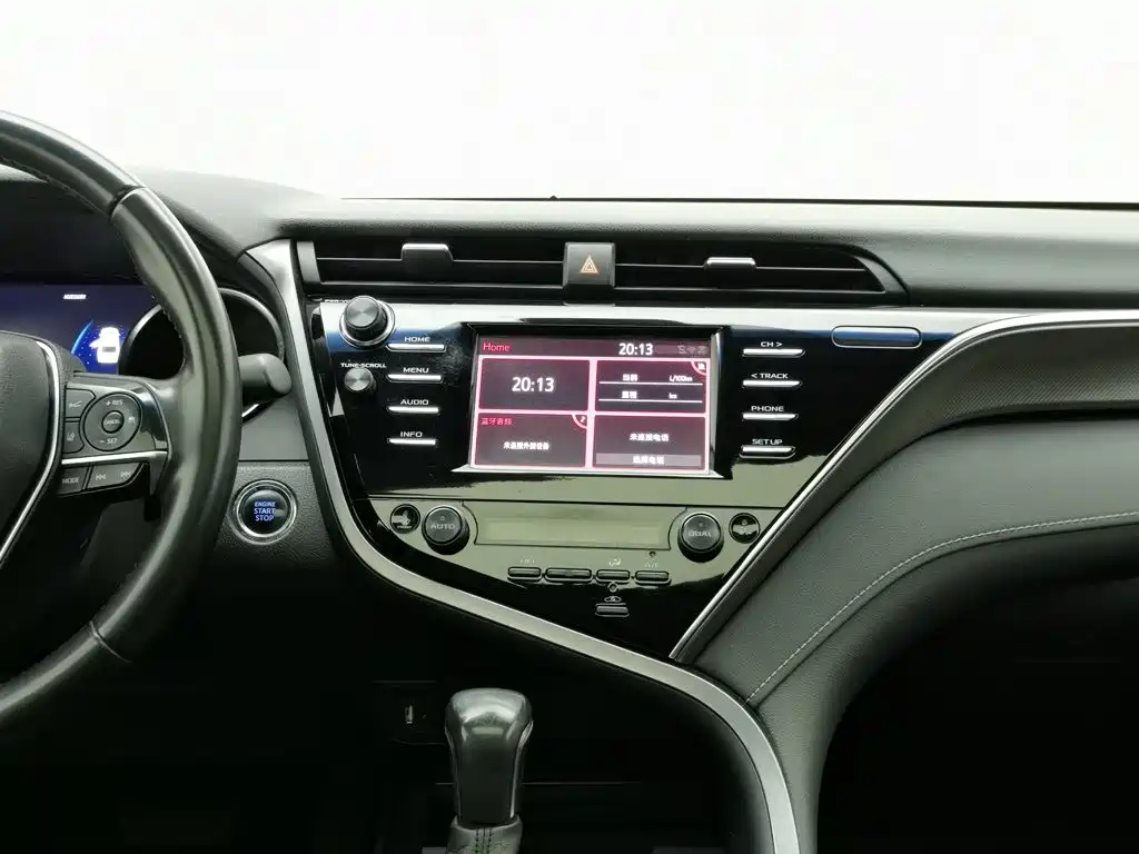 Toyota Camry 2018 — фото 12