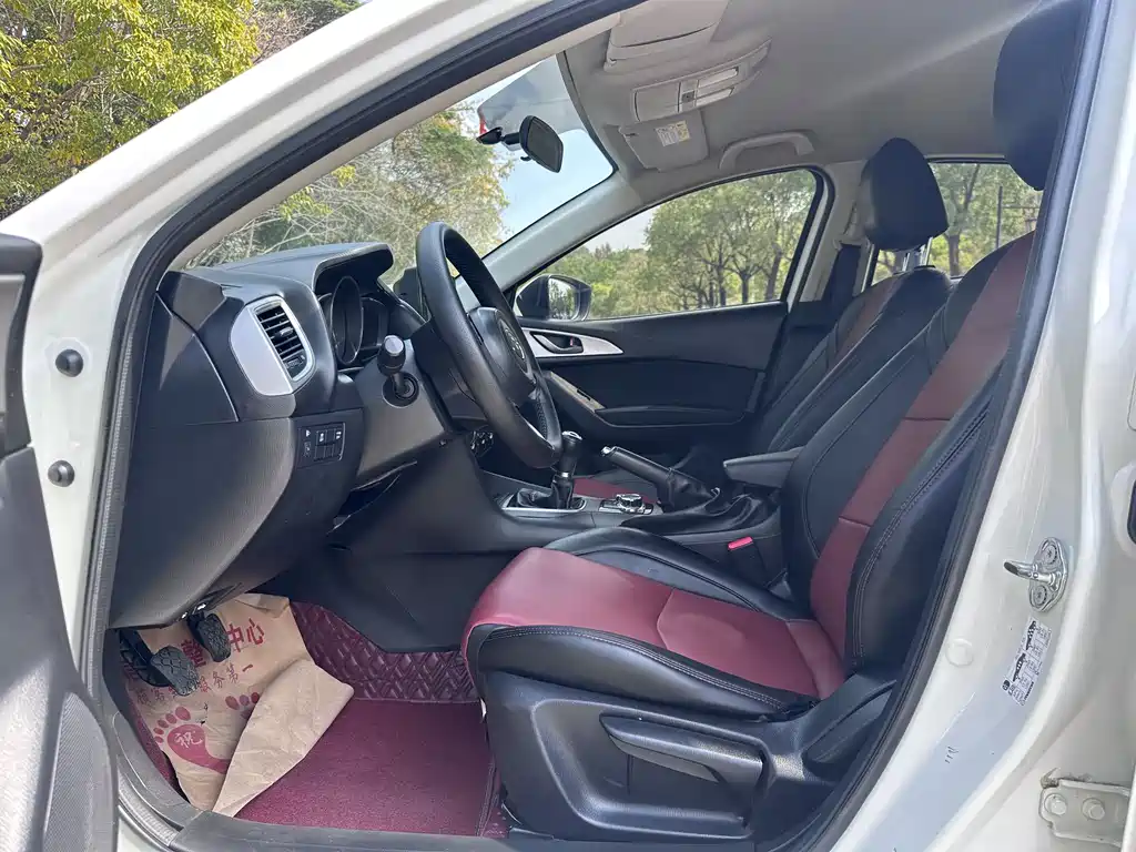 Mazda 3 Axela 2019 — фото 11