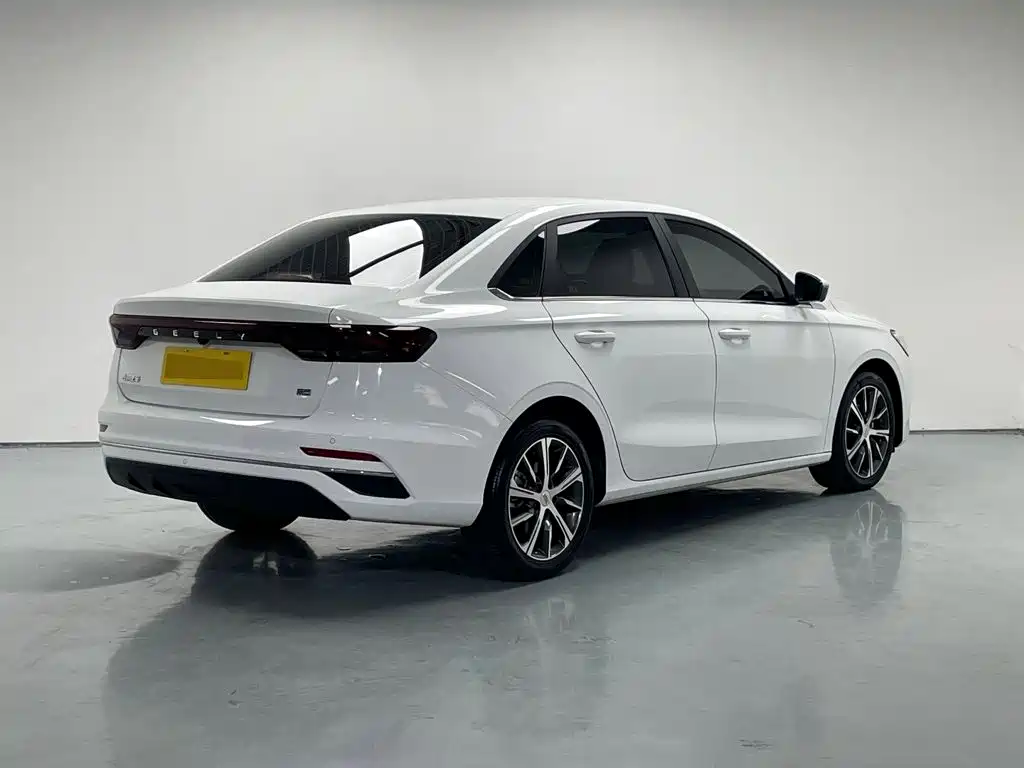 Geely Emgrand 2023