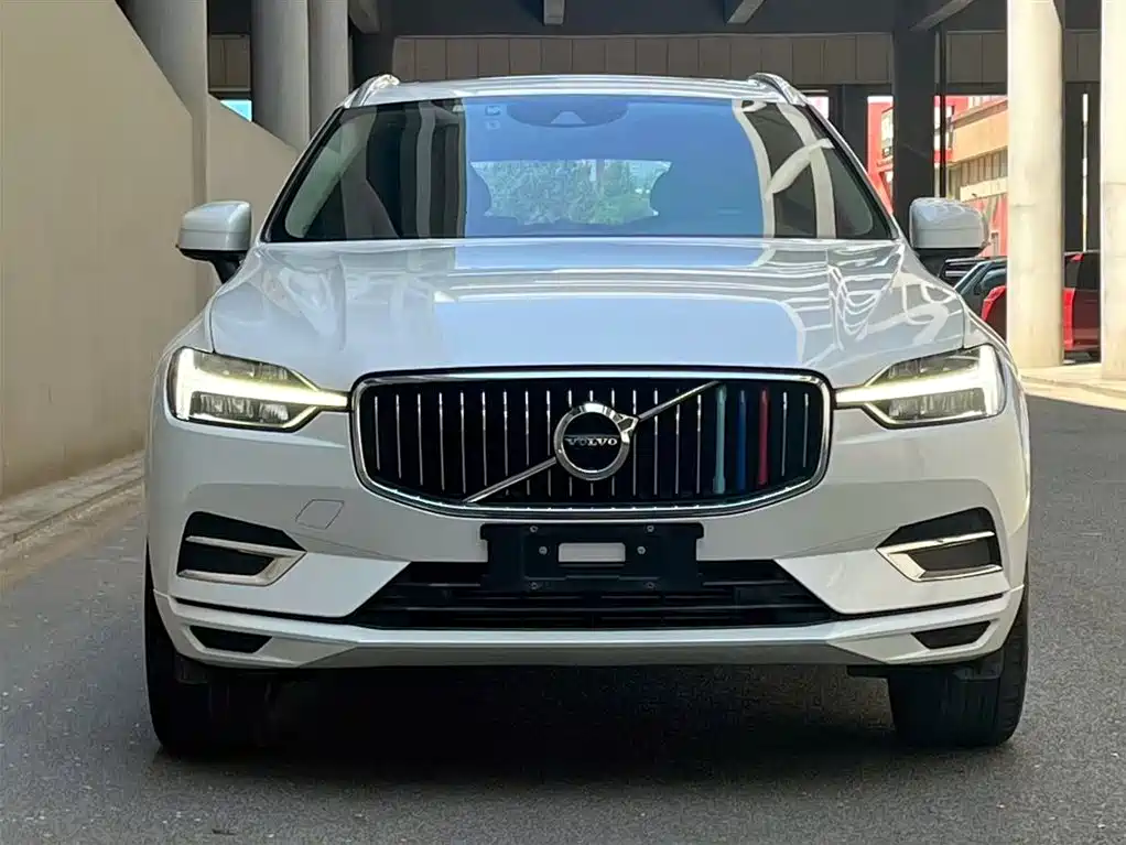 Volvo XC60 2018 — фото 1