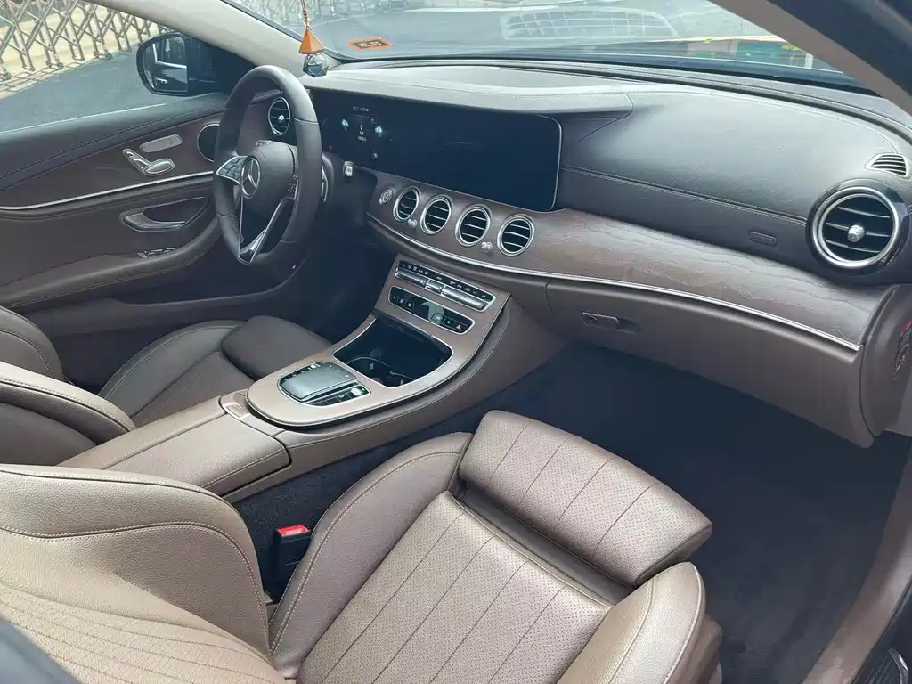 Mercedes-Benz E-Class 2023 — фото 15