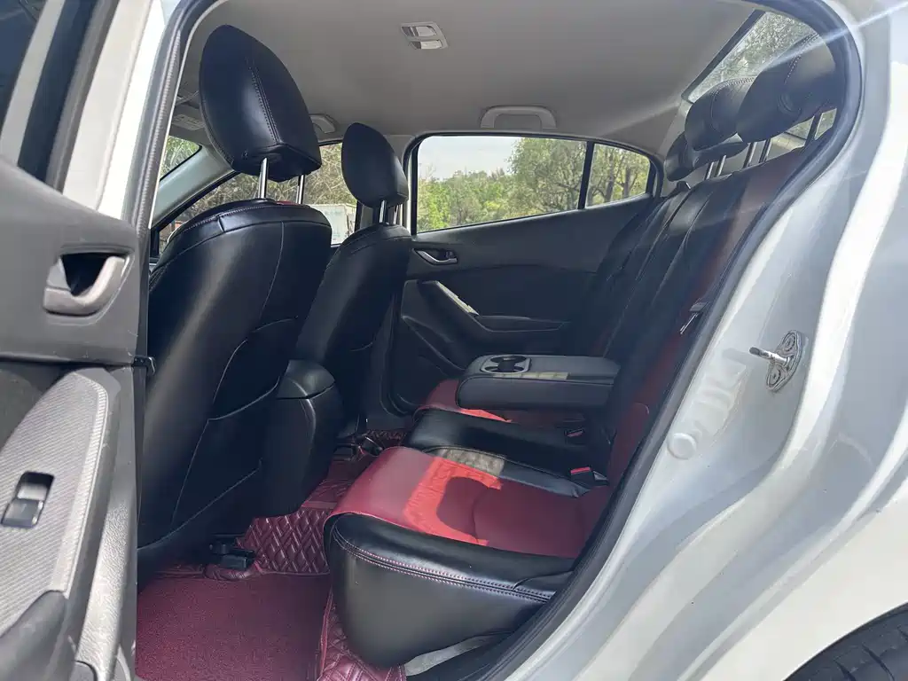 Mazda 3 Axela 2019 — фото 12