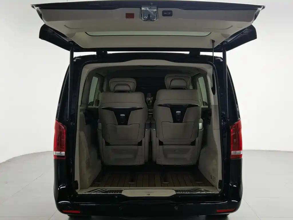 Mercedes-Benz V-Class 2017 — фото 16