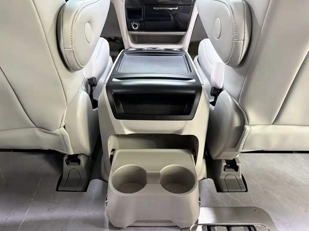 Toyota Sienna 2016 — фото 31