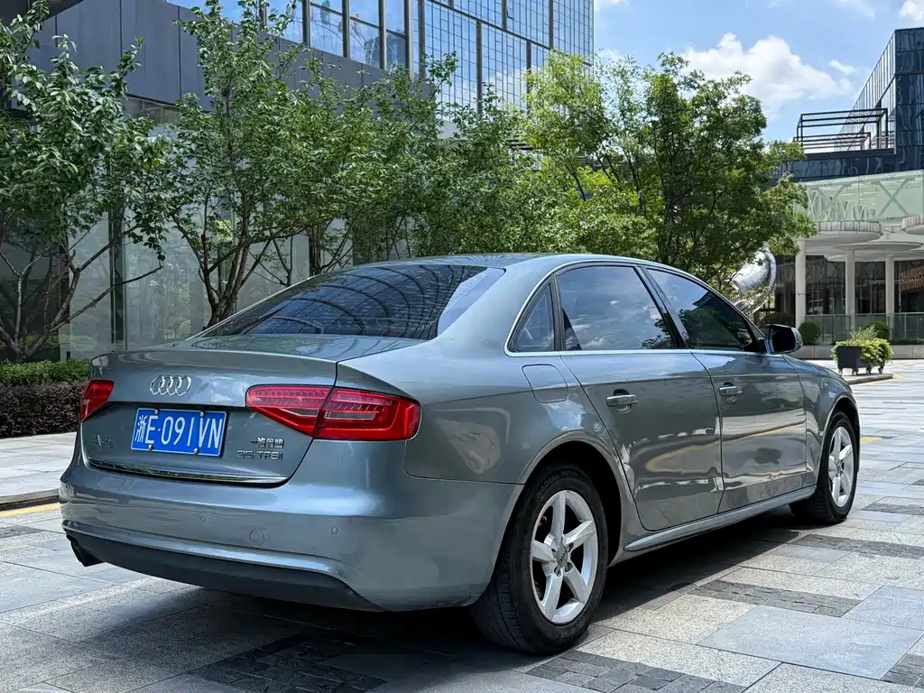 Audi A4L 2015