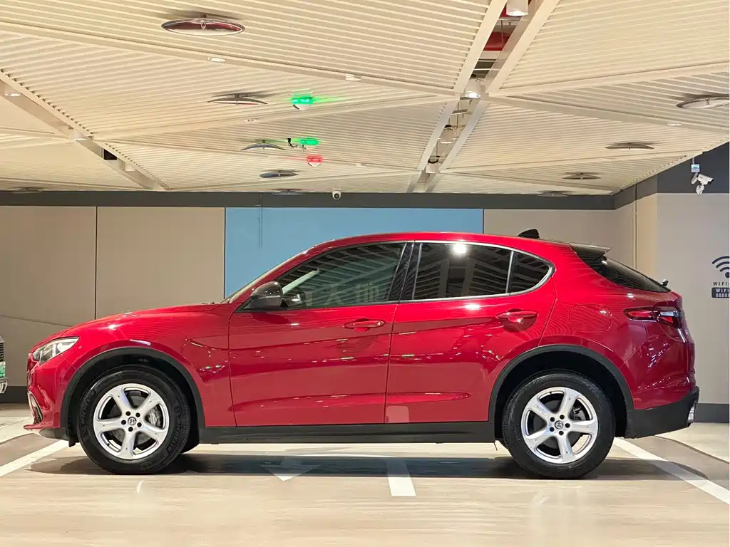 Alfa Romeo Stelvio 2017 — фото 15