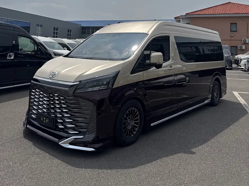 Toyota Hiace 2025 — фото 1