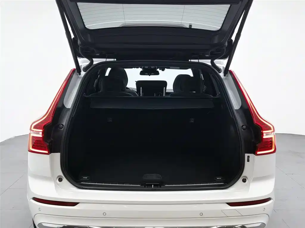 Volvo XC60 2021 — фото 16