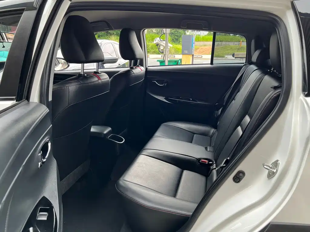 Toyota Yaris L 2021