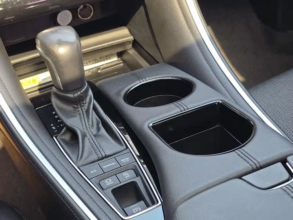 Toyota Avalon 2023 — фото 17