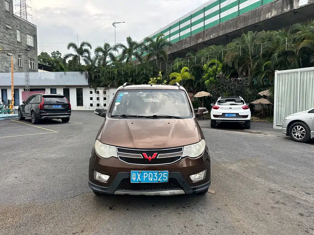Wuling Hongguang 2014