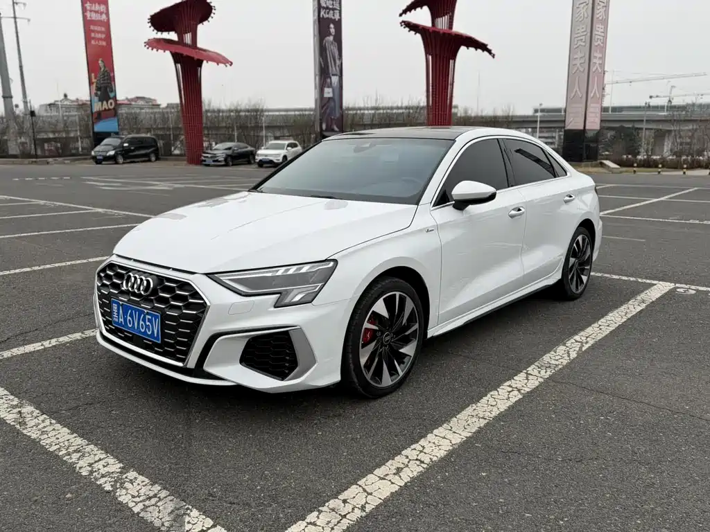 Audi A3 2022 — фото 1