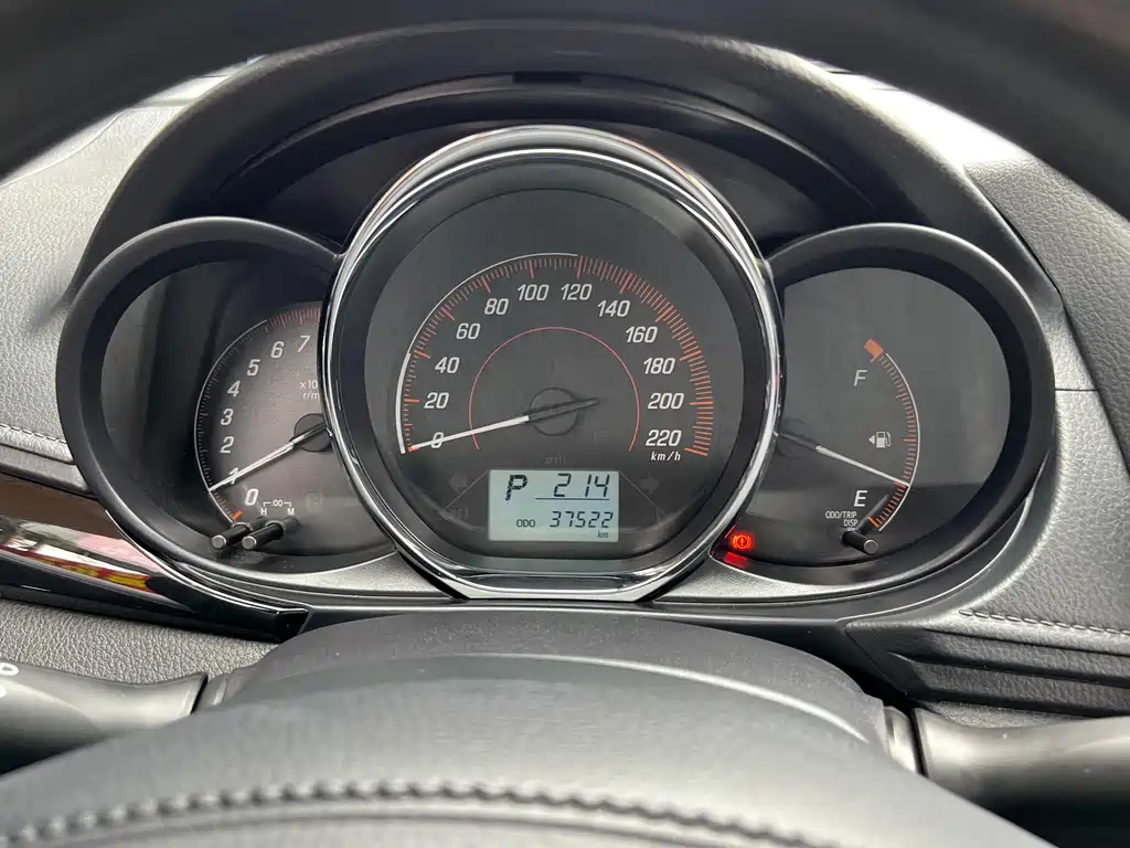 Toyota Yaris L 2021 — фото 8