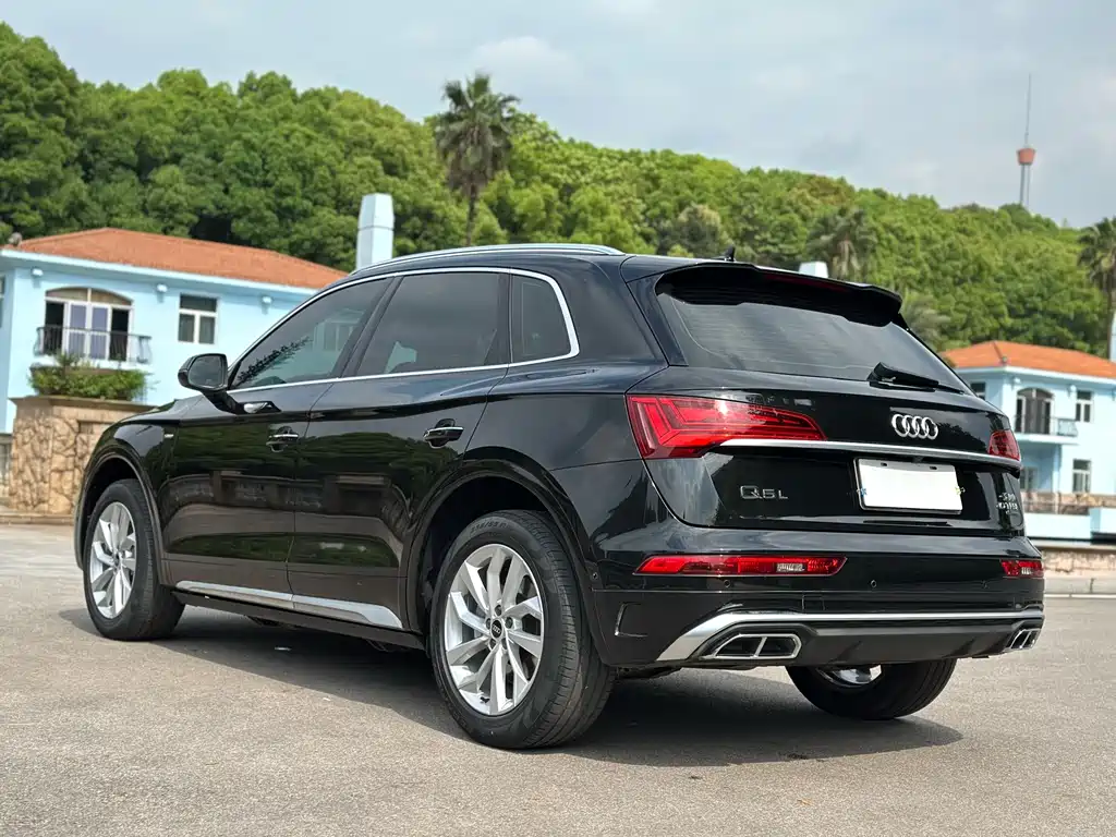 Audi Q5L 2022 — фото 15